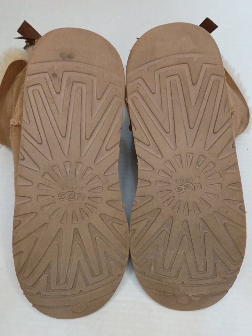 UGG Kids Bailey Bow II Chestnut Suede Boots Youth 6 Fits Women’s 8 - Picture 7 of 8